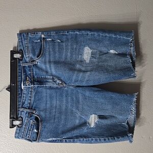 Distressed Bermuda shorts